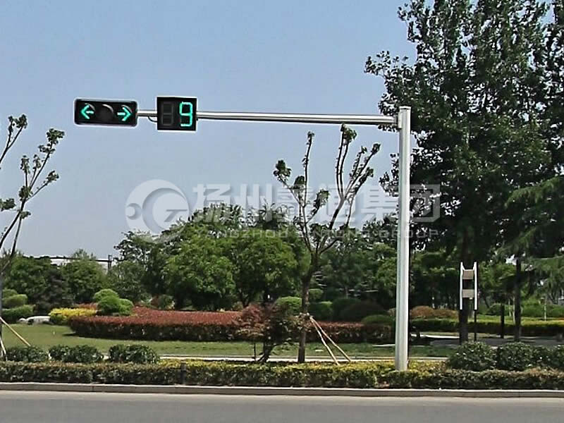 XHDG-035，L型八棱信號燈桿，丁字路口